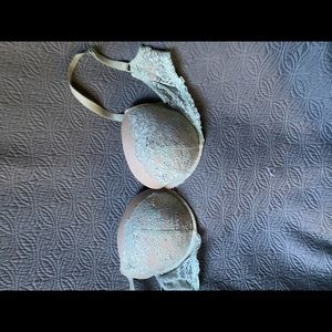 Victoria’s Secret lacy bra, 38D